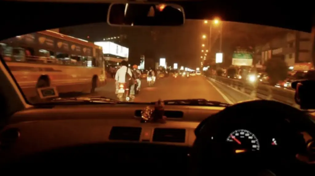 5 Tips Aman Mengemudi di Malam Hari Biar Nggak Ngantuk & Tetap Waspada