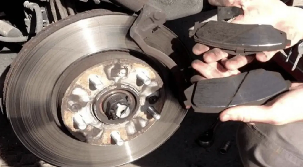 Berapa Kilometer Kampas Rem Mobil Harus Diganti?