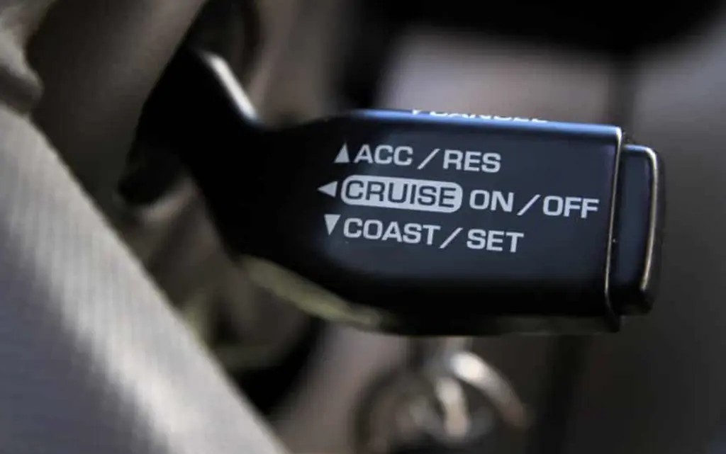 Bukan Sekedar Gaya, Ini Fungsi Cruise Control di Mobil