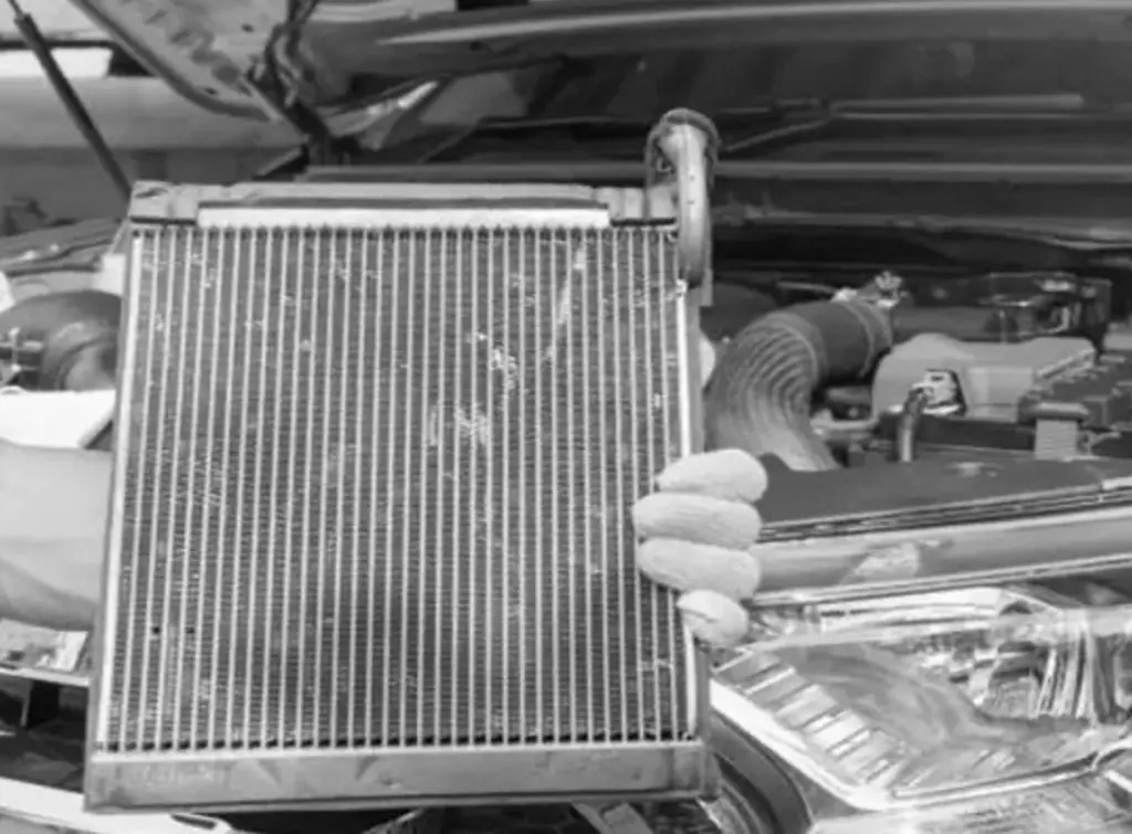 Penyebab dan Ciri Kondensor AC Mobil Rusak + Tips Perbaikan